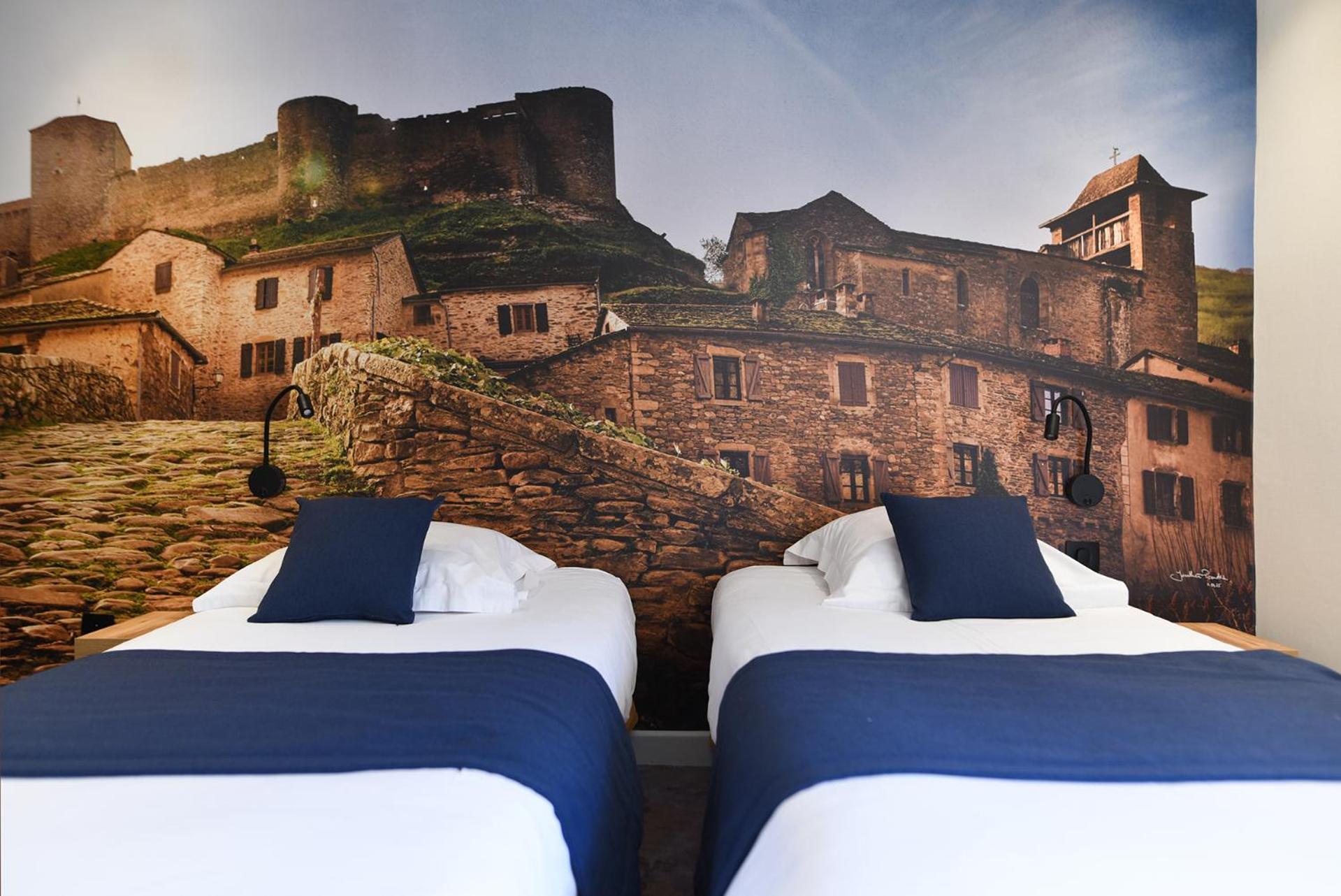 Hotel Restaurant Le Relays Du Chasteau - Logis Hotel Brousse-le-Chateau Екстериор снимка